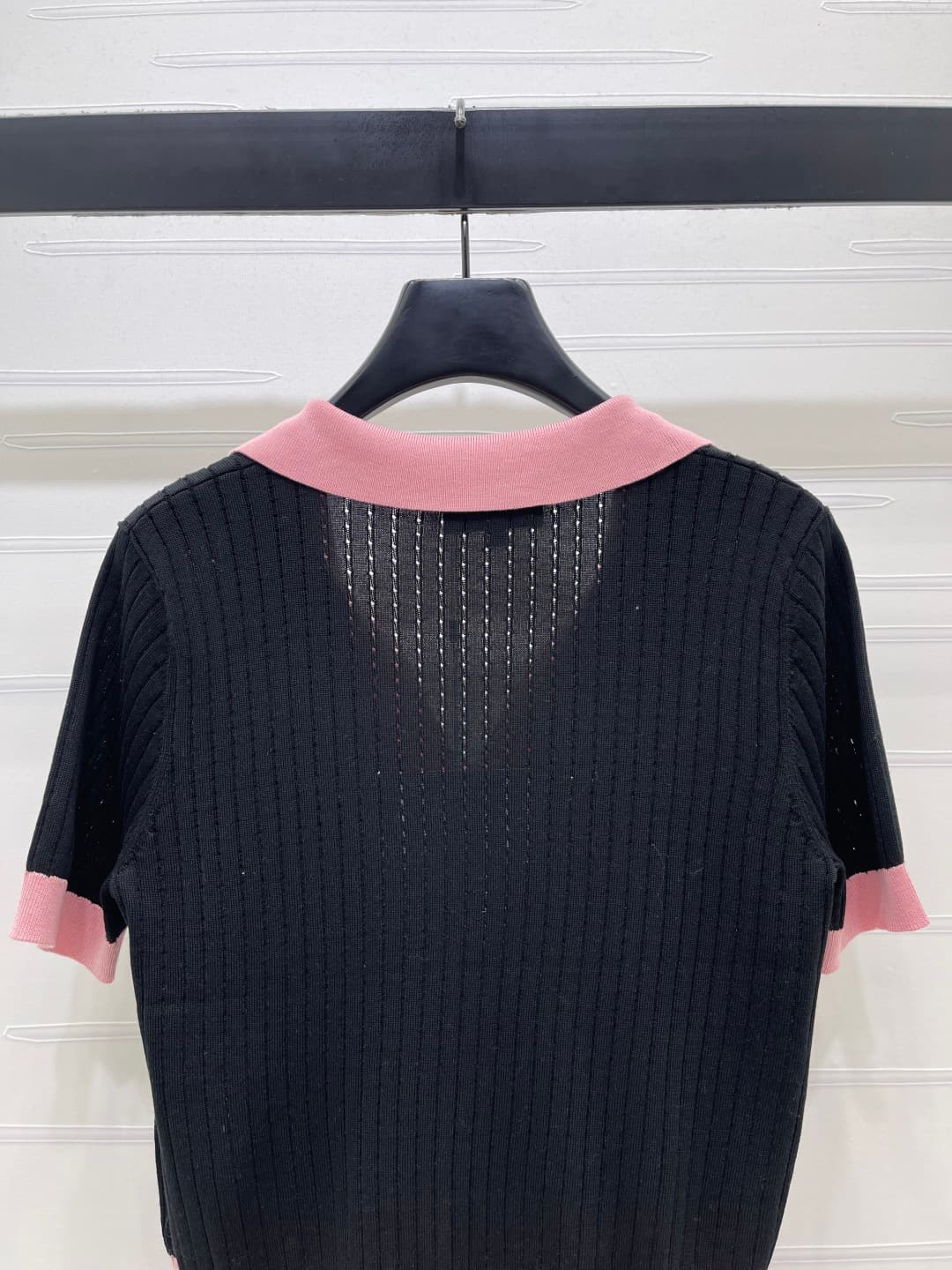 C18668 📣 New high-end vintage/retro items! CHANE* 2026 – the latest spring collection! Hollow knit V-neck short sleeves! Crafted with imported yarn for a premium texture and comfortable shine. The V-neck design features a pattern of hollow knitting thread — image 7
