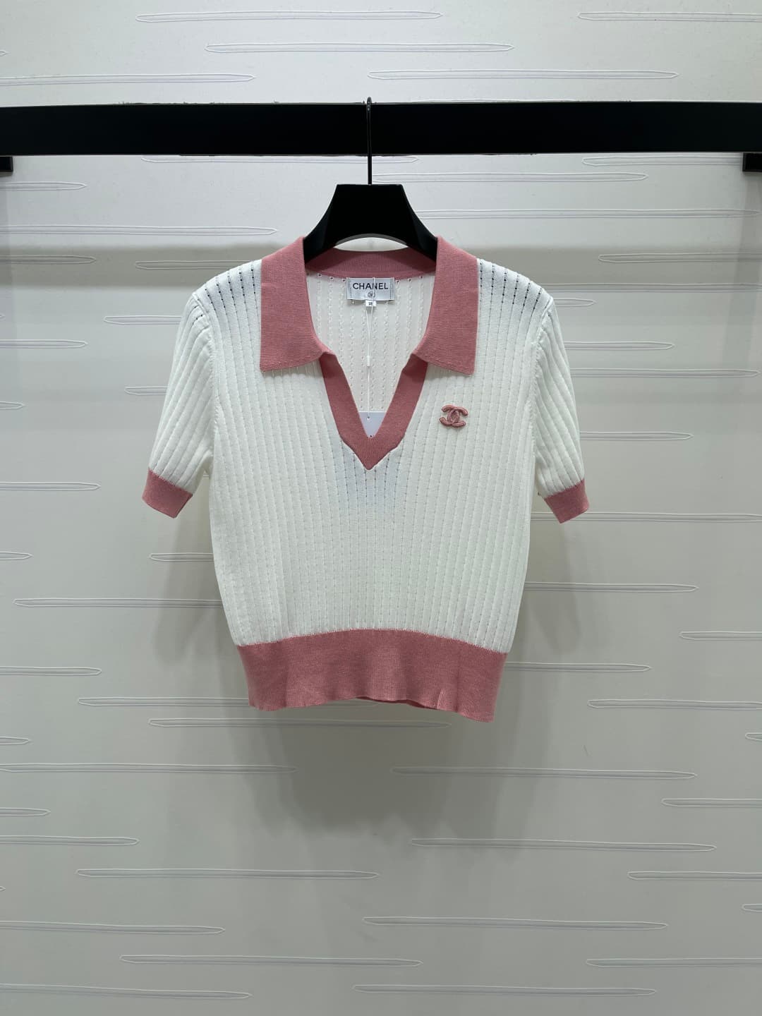C18669 📣 New high-end vintage/retro items! CHANE* 2026 – the latest spring collection! Hollowed-out knitted V-neck short sleeves! Made from imported yarn for premium texture and comfort. The V-neck design features a woven pattern of hollow hook stitches.  — image 2