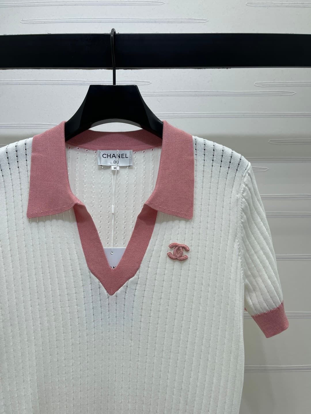 C18669 📣 New high-end vintage/retro items! CHANE* 2026 – the latest spring collection! Hollowed-out knitted V-neck short sleeves! Made from imported yarn for premium texture and comfort. The V-neck design features a woven pattern of hollow hook stitches.  — image 3