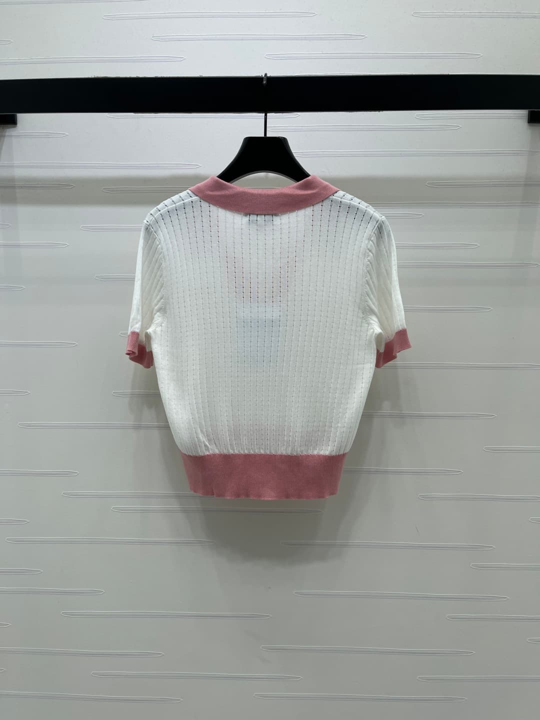 C18669 📣 New high-end vintage/retro items! CHANE* 2026 – the latest spring collection! Hollowed-out knitted V-neck short sleeves! Made from imported yarn for premium texture and comfort. The V-neck design features a woven pattern of hollow hook stitches.  — image 8
