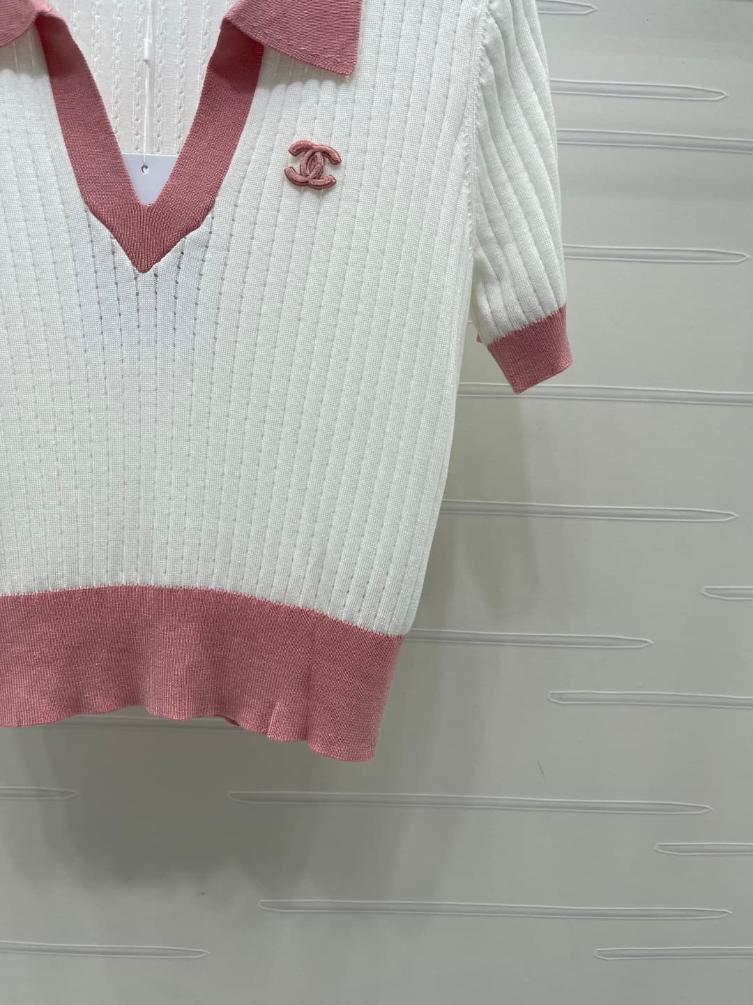 C18669 📣 New high-end vintage/retro items! CHANE* 2026 – the latest spring collection! Hollowed-out knitted V-neck short sleeves! Made from imported yarn for premium texture and comfort. The V-neck design features a woven pattern of hollow hook stitches.  — image 6