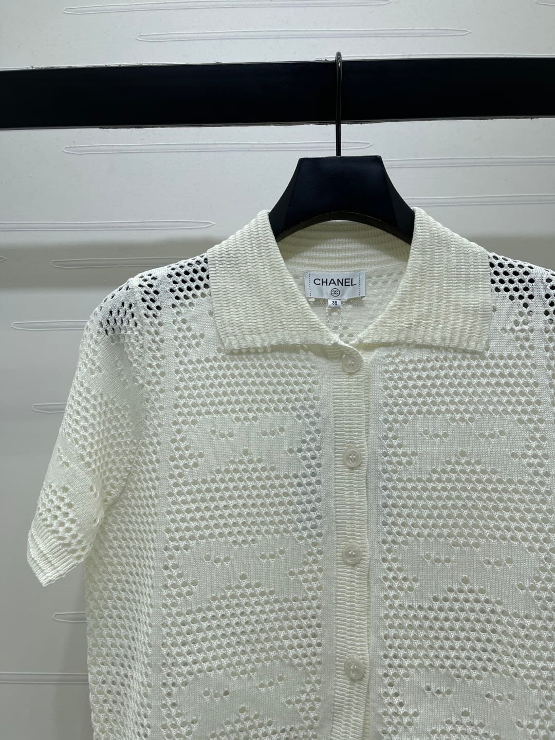 C18673 📣 New high-end collection/series – CHANE* 2026: the latest spring collection! Short sleeves with open collars and embroidered details! Made from custom cotton wool yarn for a premium feel, comfort, and softness. The open-collar knit short sleeve de — image 4
