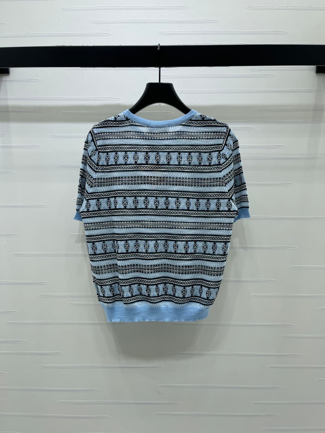 C18654 📣 New high-end collection MiuMi*2026 – the latest spring series! Striped round-necked knitted short sleeves! Custom knitted material, comfortable and skin-friendly. Round-necked knitted short sleeves with contrasting horizontal stripes and geometri — image 8