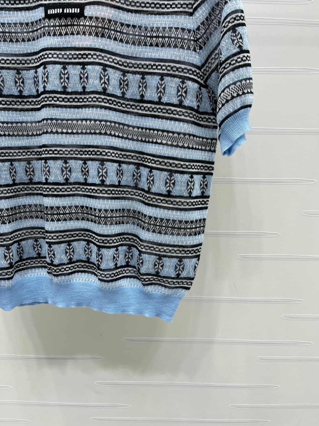 C18654 📣 New high-end collection MiuMi*2026 – the latest spring series! Striped round-necked knitted short sleeves! Custom knitted material, comfortable and skin-friendly. Round-necked knitted short sleeves with contrasting horizontal stripes and geometri — image 6