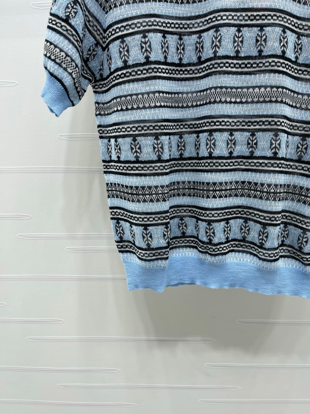 C18654 📣 New high-end collection MiuMi*2026 – the latest spring series! Striped round-necked knitted short sleeves! Custom knitted material, comfortable and skin-friendly. Round-necked knitted short sleeves with contrasting horizontal stripes and geometri — image 5