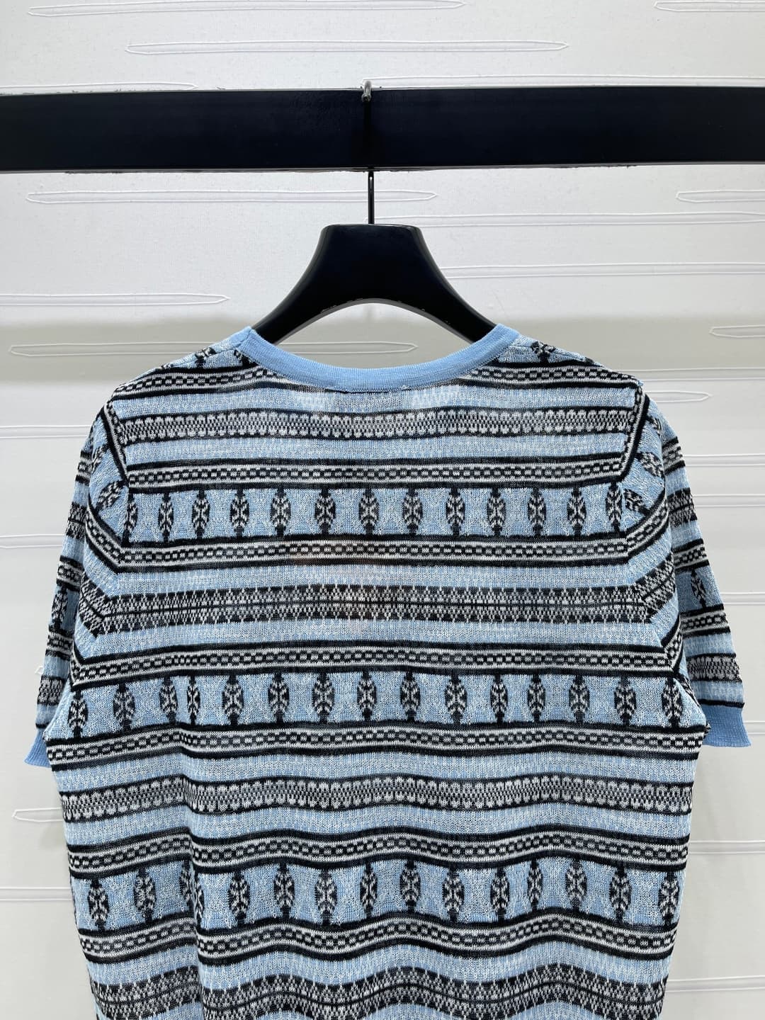 C18654 📣 New high-end collection MiuMi*2026 – the latest spring series! Striped round-necked knitted short sleeves! Custom knitted material, comfortable and skin-friendly. Round-necked knitted short sleeves with contrasting horizontal stripes and geometri — image 7