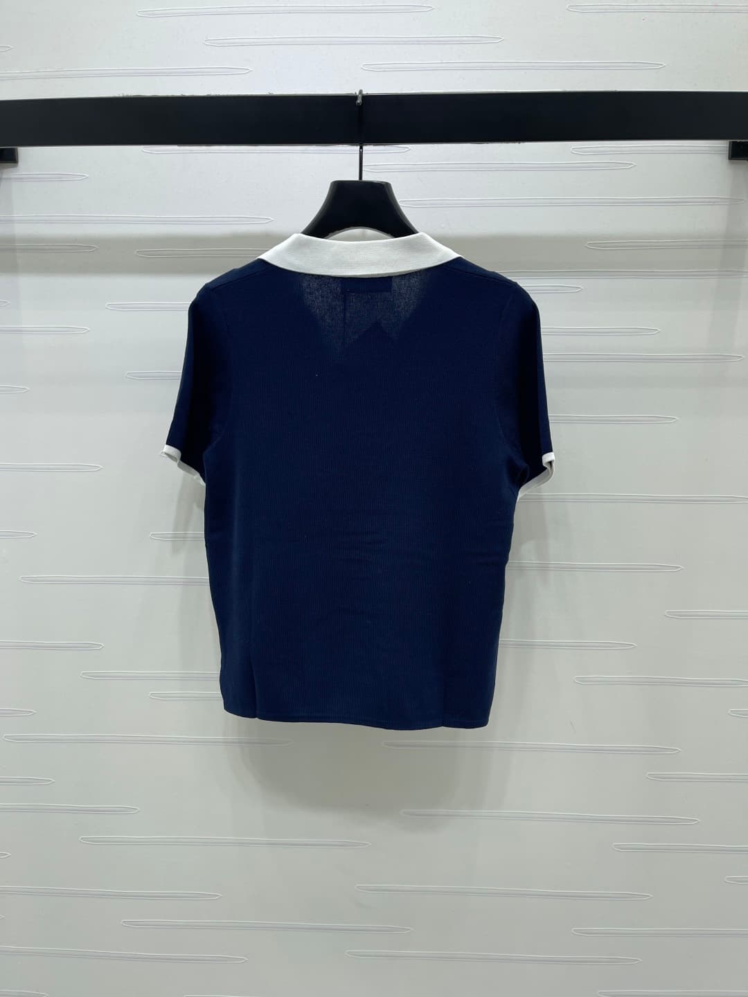 C18643 📣 New high-end collection! The latest spring/summer series of MiuMi*2026! Colorful V-necked knitted short sleeves! Custom imported knitting material – elegant, lightweight, and breathable. V-necked short sleeve design that enhances the proportions  — image 8