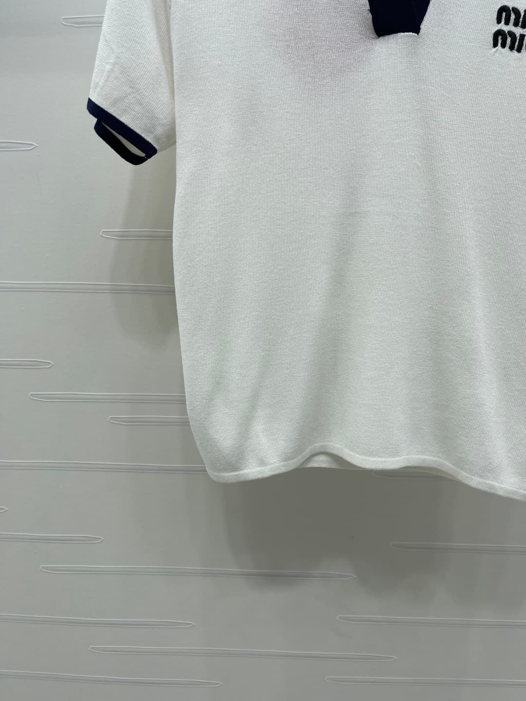 C18644 📣 New high-end collection MiuMi*2026 – the latest spring/summer series! Contrasting color V-necked knit short sleeves! Custom imported knitted material for a premium feel, light, breathable and comfortable. V-necked short sleeve design that enhance — image 5