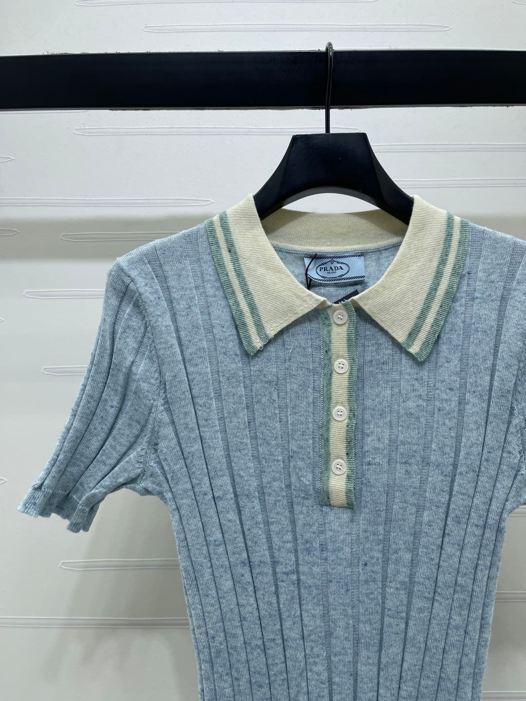 C18639 📣 New high-end collection! Prad* 2026 spring/summer latest series! Colorful V-neck knitted short sleeves! Customized knitted material with elasticity and comfort; rich texture. The V-neck with buttons allows for a tailored fit, making it fashionabl — image 3