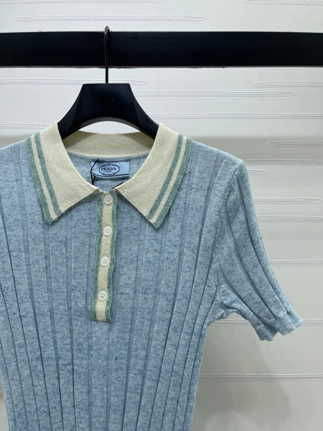 C18639 📣 New high-end collection! Prad* 2026 spring/summer latest series! Colorful V-neck knitted short sleeves! Customized knitted material with elasticity and comfort; rich texture. The V-neck with buttons allows for a tailored fit, making it fashionabl — image 2
