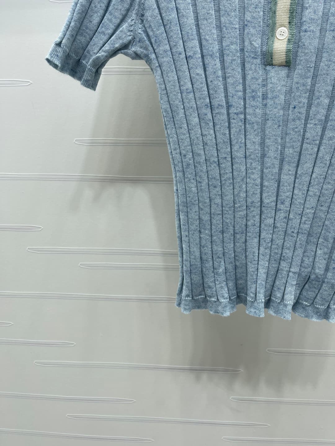 C18639 📣 New high-end collection! Prad* 2026 spring/summer latest series! Colorful V-neck knitted short sleeves! Customized knitted material with elasticity and comfort; rich texture. The V-neck with buttons allows for a tailored fit, making it fashionabl — image 5