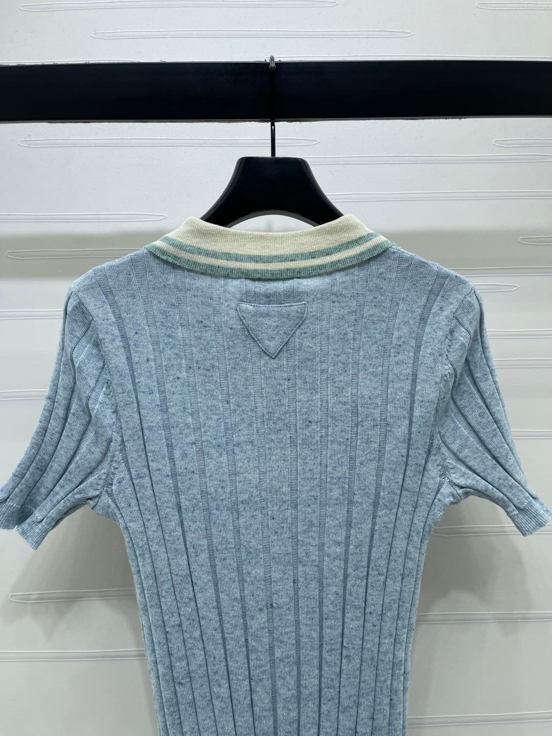 C18639 📣 New high-end collection! Prad* 2026 spring/summer latest series! Colorful V-neck knitted short sleeves! Customized knitted material with elasticity and comfort; rich texture. The V-neck with buttons allows for a tailored fit, making it fashionabl — image 7