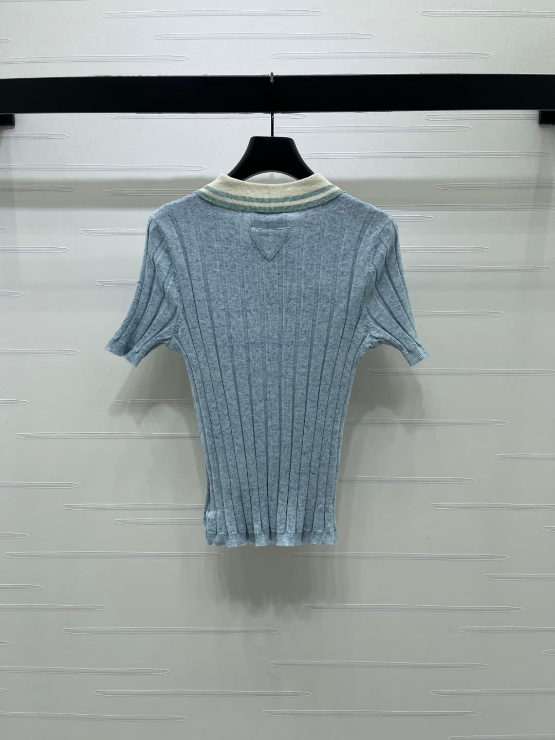 C18639 📣 New high-end collection! Prad* 2026 spring/summer latest series! Colorful V-neck knitted short sleeves! Customized knitted material with elasticity and comfort; rich texture. The V-neck with buttons allows for a tailored fit, making it fashionabl — image 8