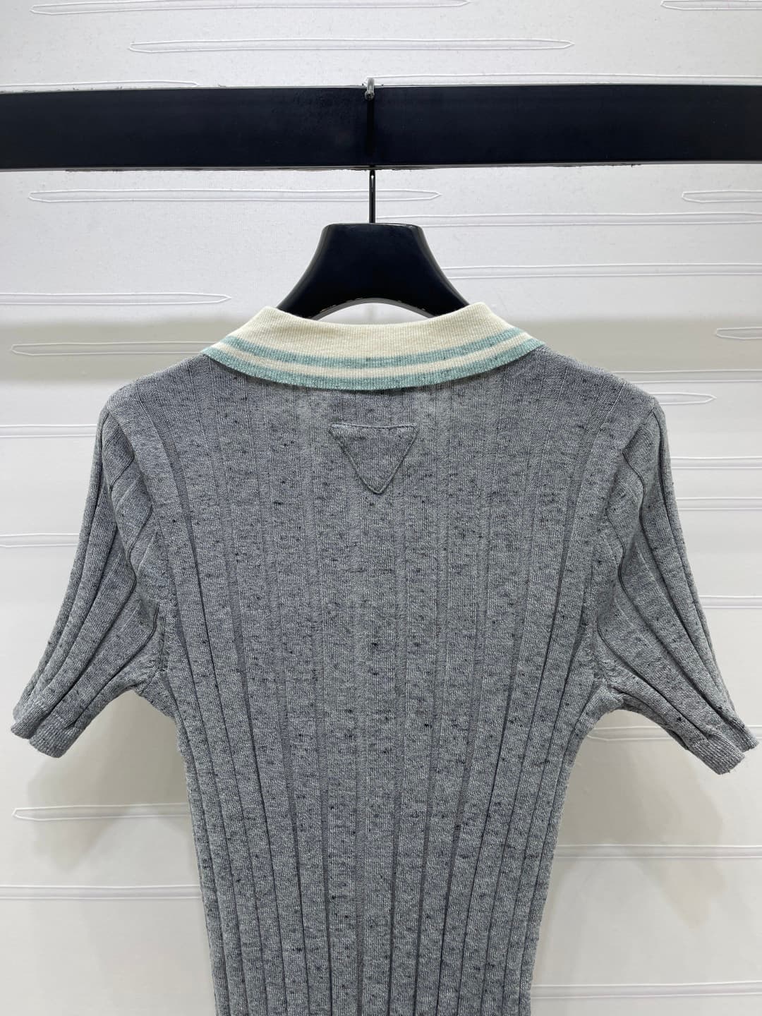 C18640 📣 New high-end collection/series! Spring/Summer latest collection with bold color contrasting collars and knitted short sleeves! Customized knitted material with elasticity and comfort; rich texture. The collared buttons allow for a tailored fit th — image 7