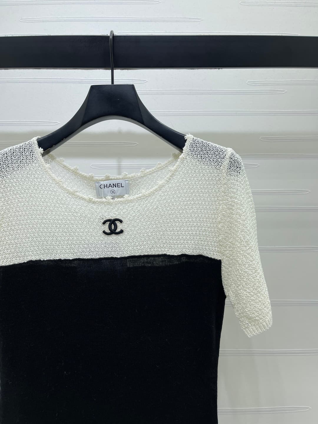 C18674 📣 New vintage/retro high-end products! CHANE* 2026 – the latest spring collection! Round neck transparent knitted short sleeves! Made with imported yarn for a delicate texture and comfort. The round-neck knitted design features fine stitching, with — image 2