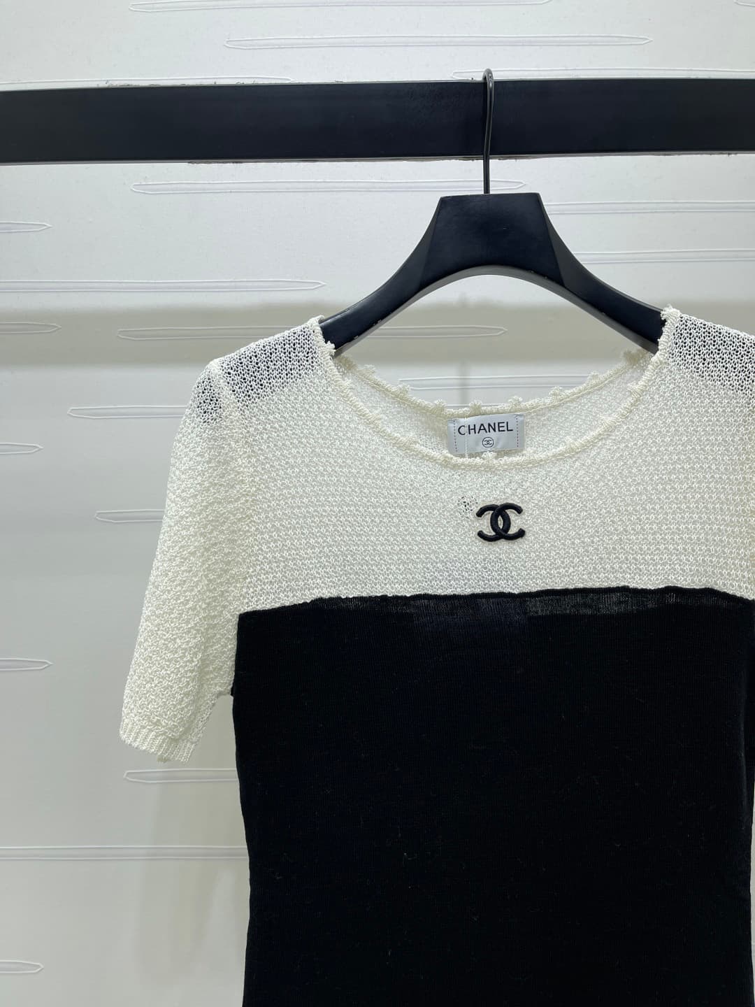 C18674 📣 New vintage/retro high-end products! CHANE* 2026 – the latest spring collection! Round neck transparent knitted short sleeves! Made with imported yarn for a delicate texture and comfort. The round-neck knitted design features fine stitching, with — image 3
