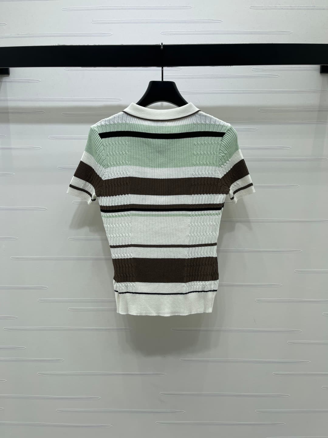 C18650 📣 New vintage/retro high-end products! CHANE* 2026 – the latest spring collection! Striped V-neck knitted short sleeves! Made with imported knitting yarn for comfort and breathability. Easy to put on and take off. Clear vertical stripes on the body — image 8