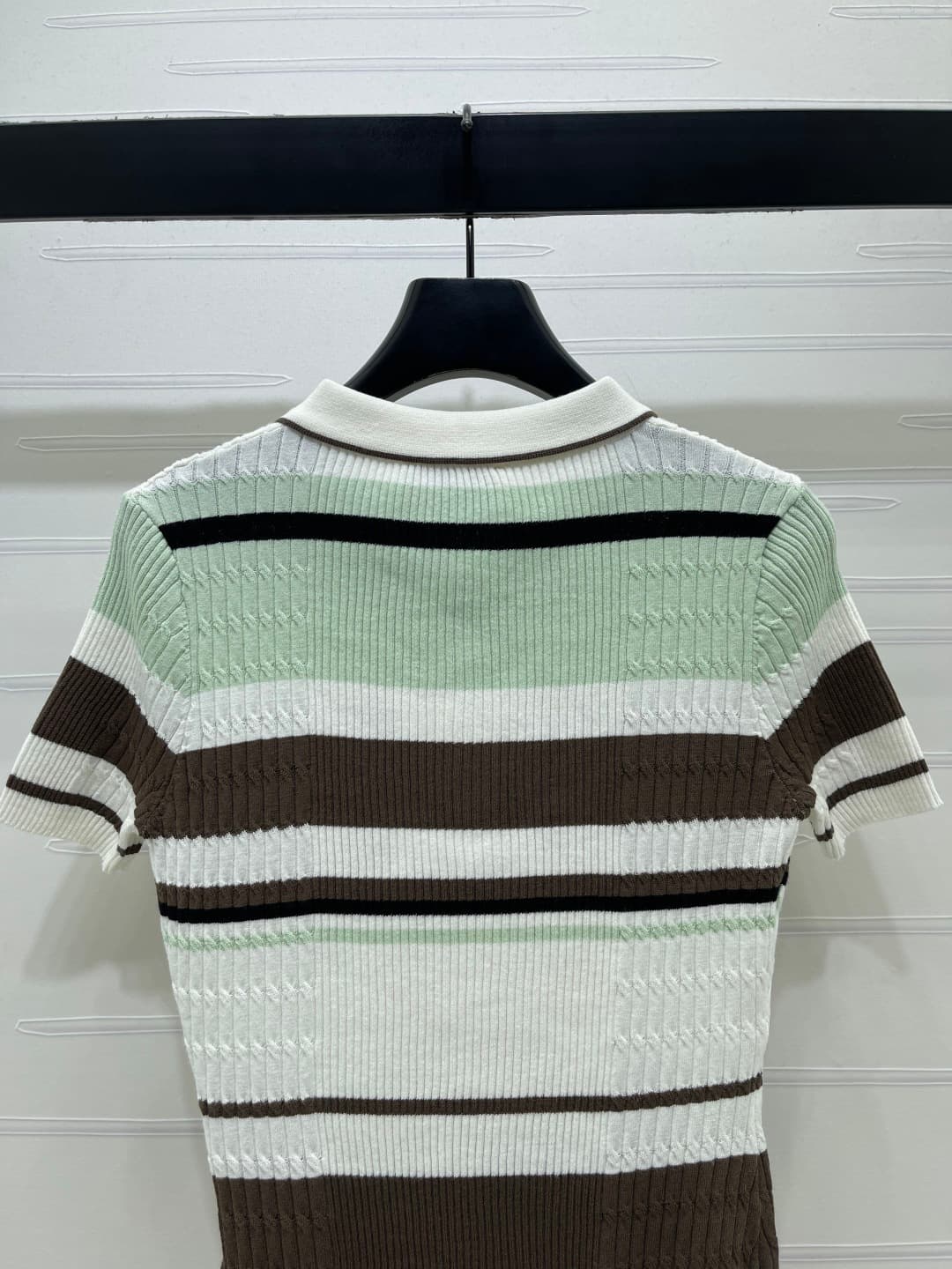 C18650 📣 New vintage/retro high-end products! CHANE* 2026 – the latest spring collection! Striped V-neck knitted short sleeves! Made with imported knitting yarn for comfort and breathability. Easy to put on and take off. Clear vertical stripes on the body — image 7