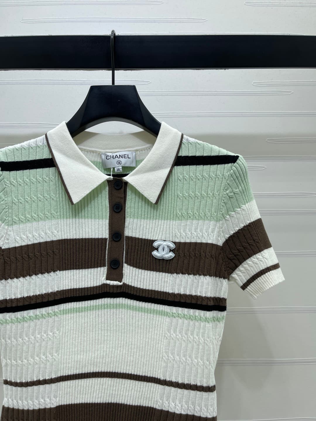 C18650 📣 New vintage/retro high-end products! CHANE* 2026 – the latest spring collection! Striped V-neck knitted short sleeves! Made with imported knitting yarn for comfort and breathability. Easy to put on and take off. Clear vertical stripes on the body — image 3