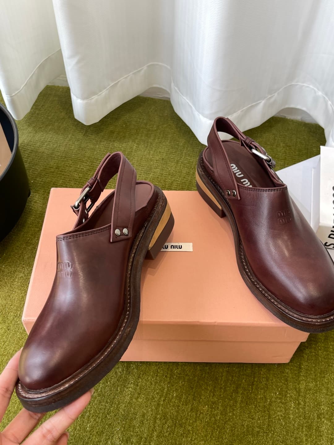 D10639 MiuMiu MiuMiu’s latest model: aged contrasting leather, buckle, mules shoes — image 4