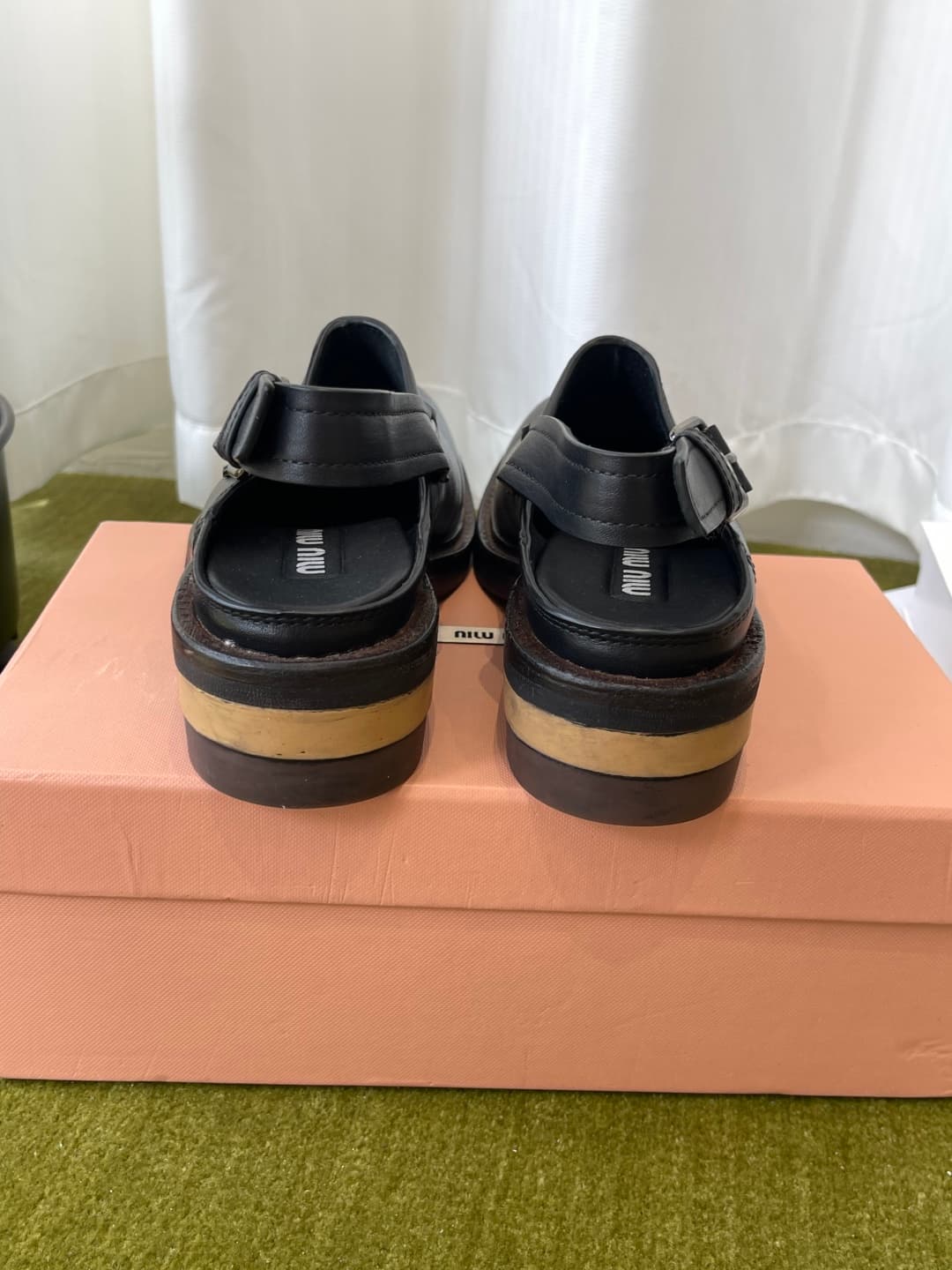 D10638 MiuMiu MiuMiu’s latest model: worn-out contrasting leather, buckle, mules shoes — image 8