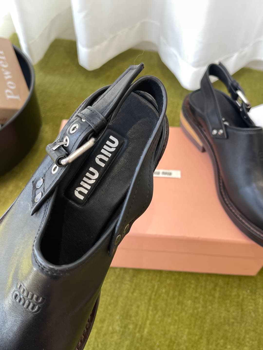 D10638 MiuMiu MiuMiu’s latest model: worn-out contrasting leather, buckle, mules shoes — image 5