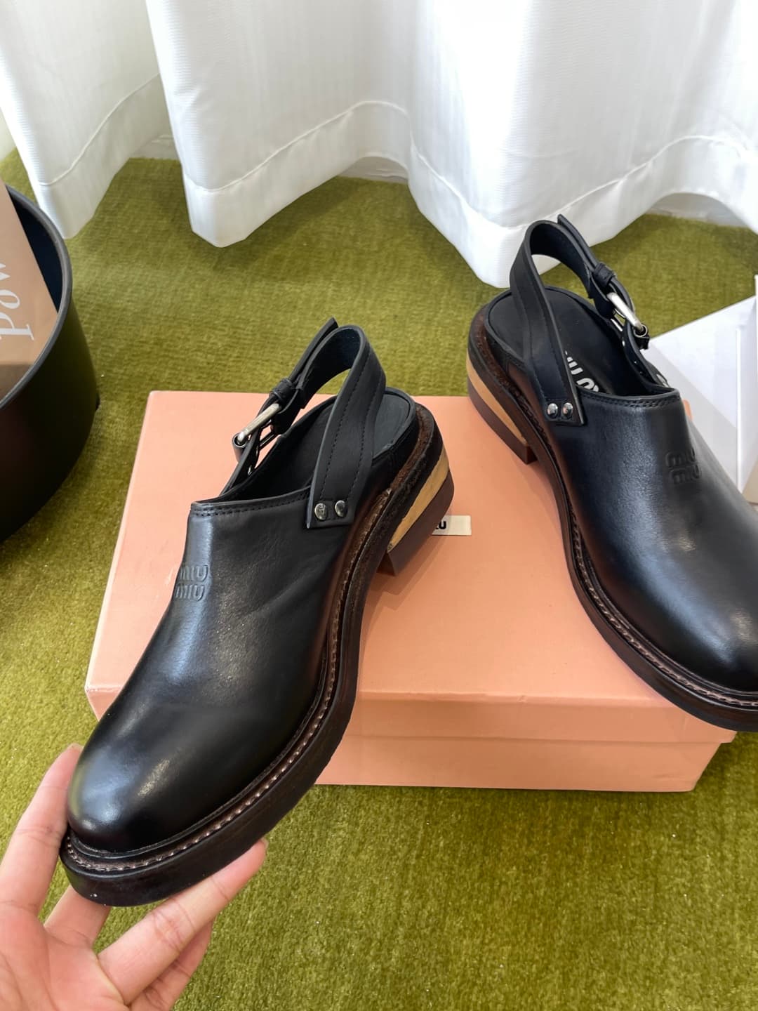 D10638 MiuMiu MiuMiu’s latest model: worn-out contrasting leather, buckle, mules shoes — image 4