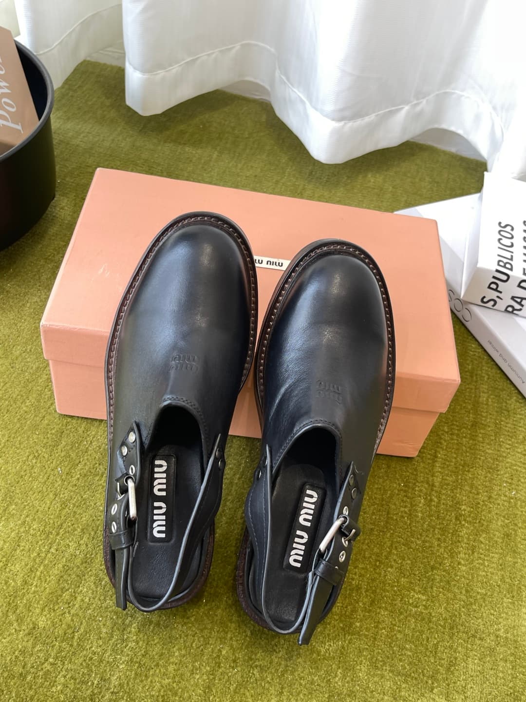 D10638 MiuMiu MiuMiu’s latest model: worn-out contrasting leather, buckle, mules shoes — image 3