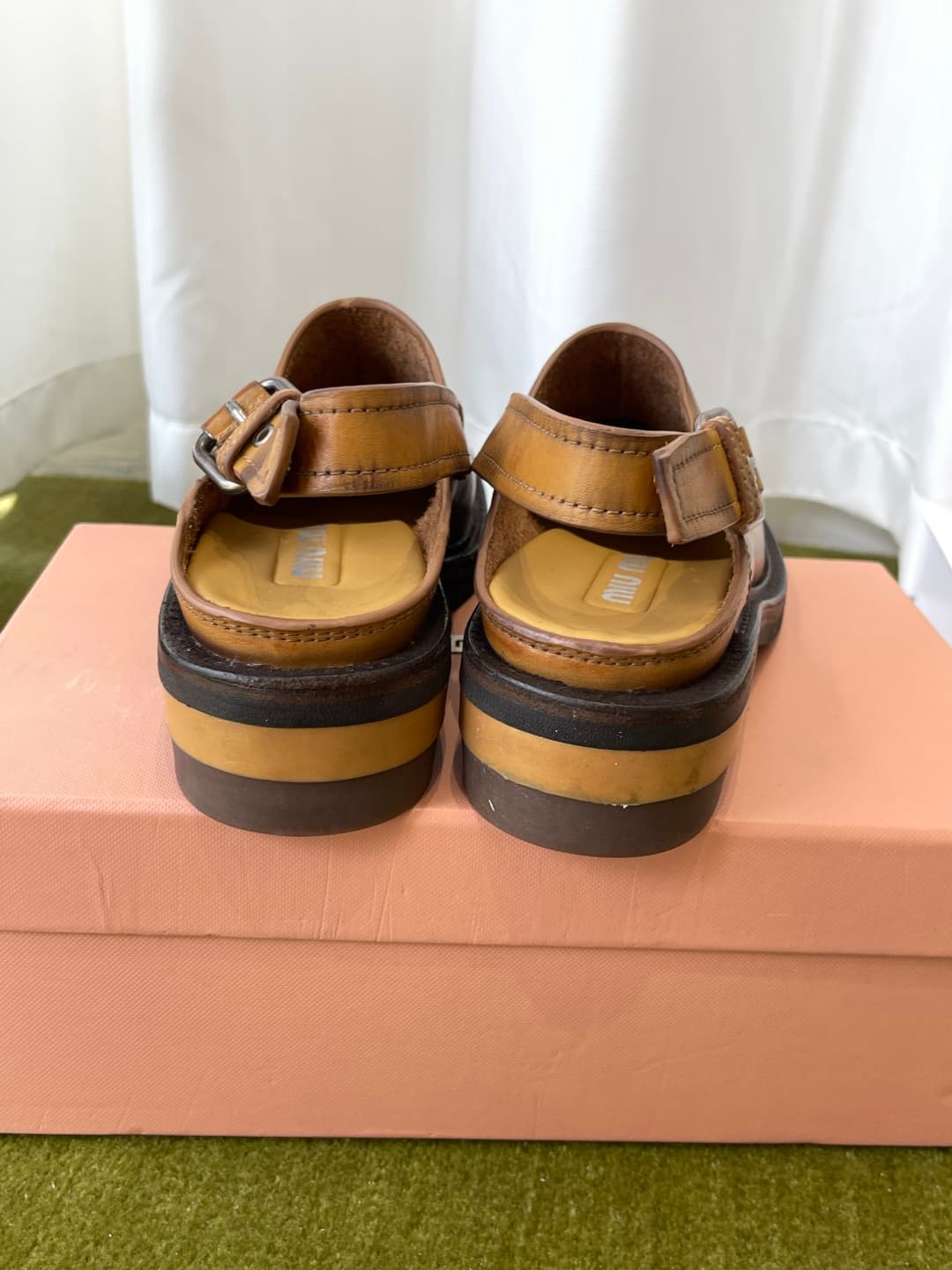 D10637 MiuMiu MiuMiu’s latest model: worn-out contrasting leather, buckle, mules shoes — image 8