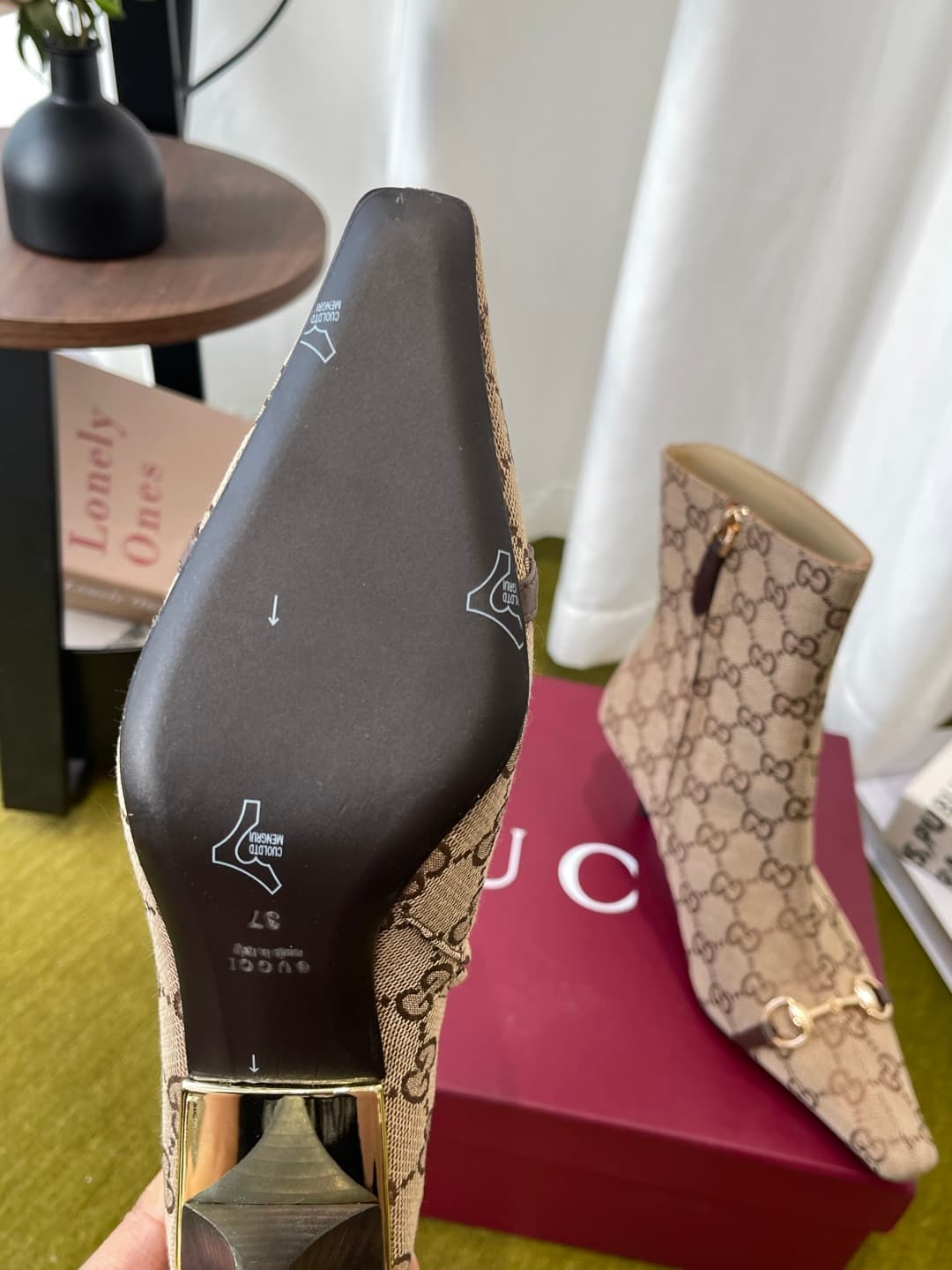 D6857 GUCCI Gucci 26ss New Model Bombshell Series buckle high heels short boots — image 5