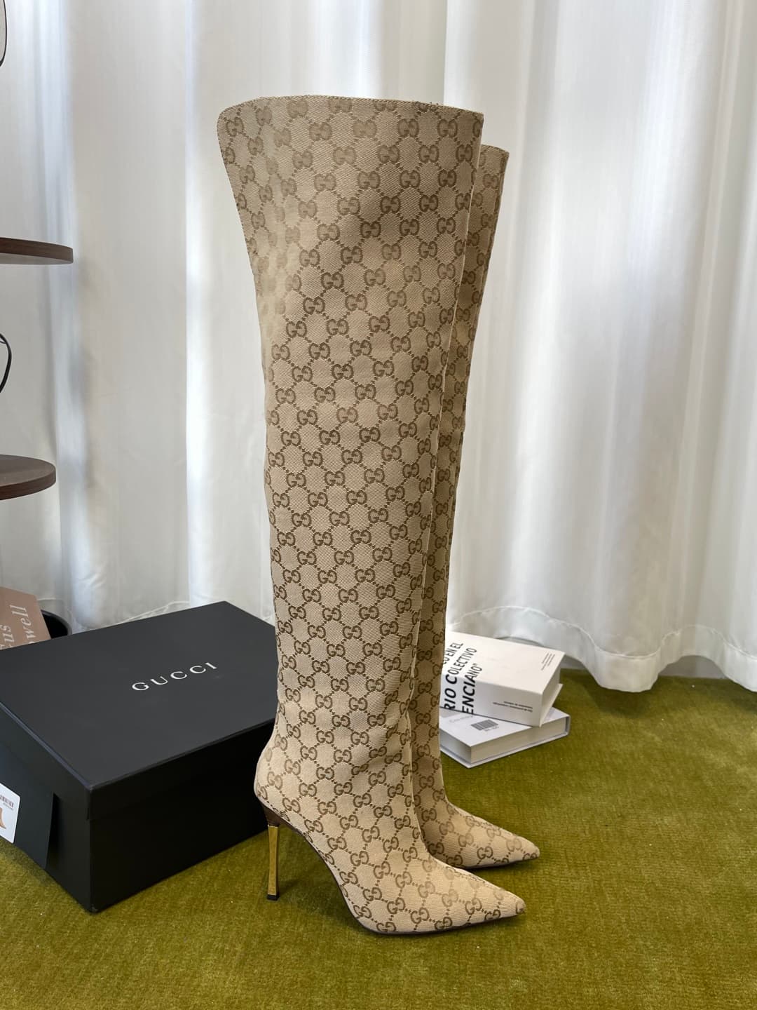 D6852 GUCCI Gucci 26ss New Model Bombshell Collection, pointed high heels, long boots — image 2