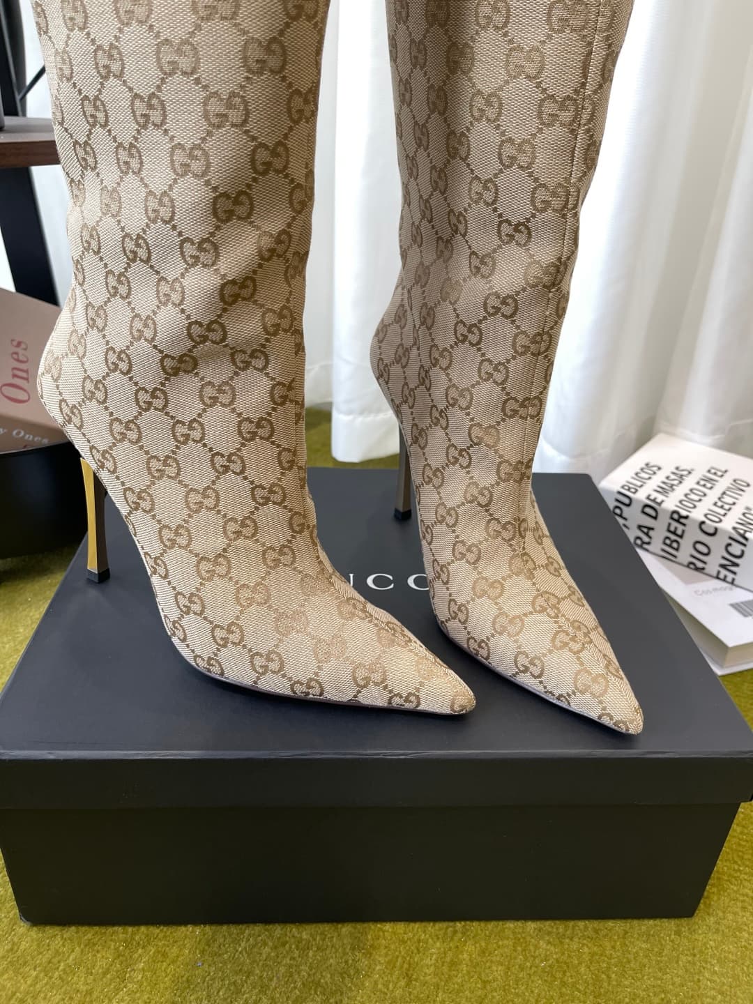 D6852 GUCCI Gucci 26ss New Model Bombshell Collection, pointed high heels, long boots — image 3