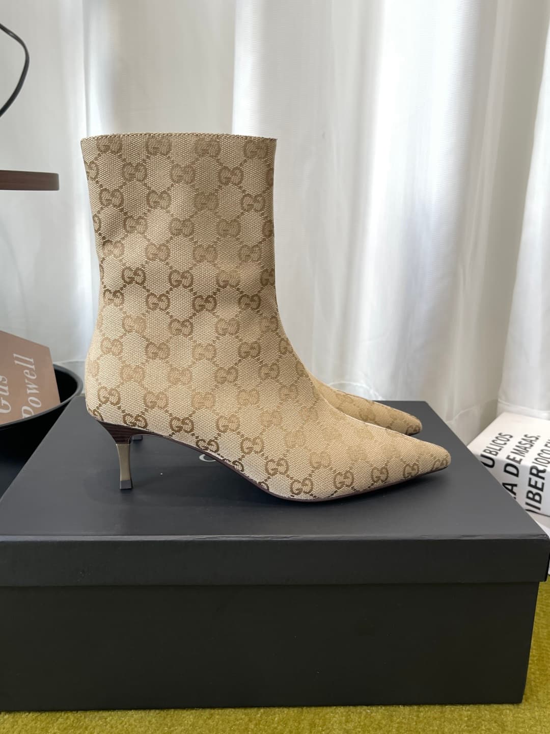 D6851 GUCCI Gucci 26ss New Model Bombshell Collection, pointed high heels, short boots — image 2