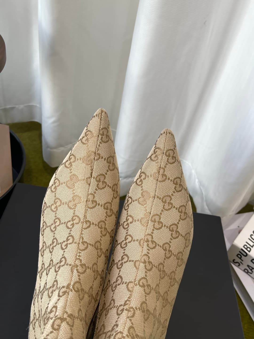 D6851 GUCCI Gucci 26ss New Model Bombshell Collection, pointed high heels, short boots — image 3