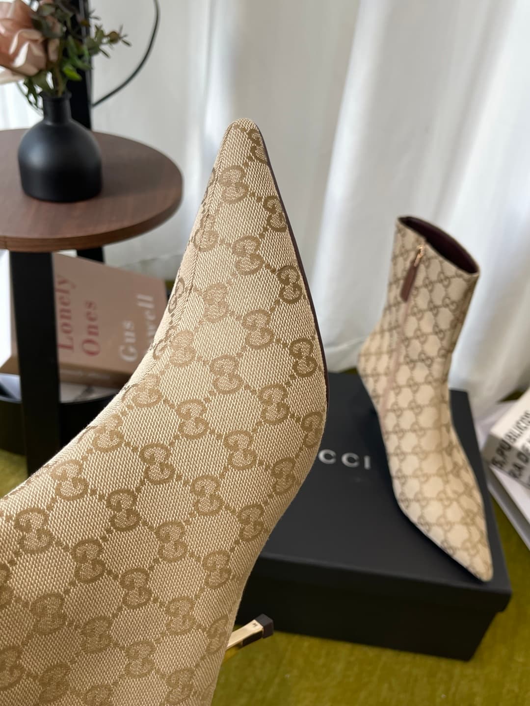 D6851 GUCCI Gucci 26ss New Model Bombshell Collection, pointed high heels, short boots — image 6