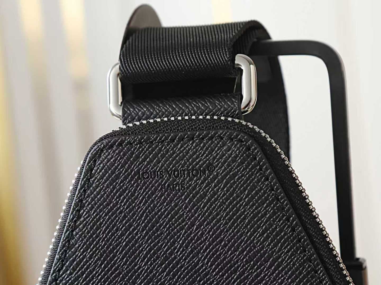 C5180 [Top-tier Original Items, Exclusive Photographs] M30863 – Black cross-patterned men’s chest bag collection AVENUE. The single shoulder bag M41719 features Taïga leather with distinctive lines, with LV logo accents. It includes a front zipper pocket  — image 5