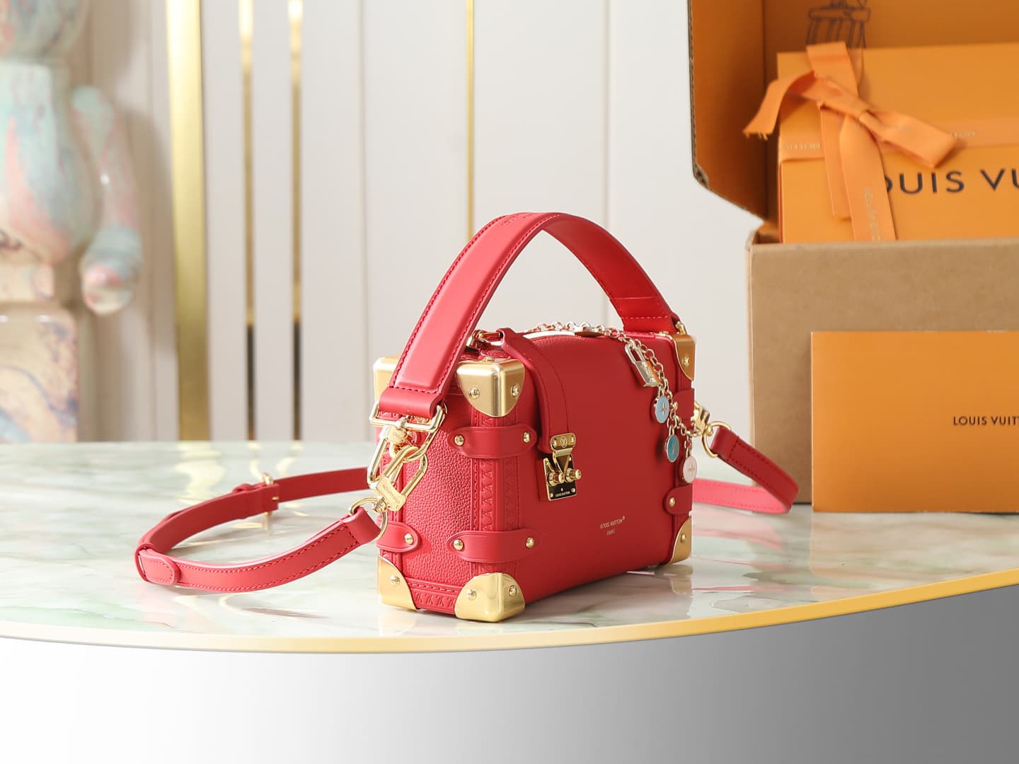 C5188 【Top-tier original items, exclusive real photos】M28333 Red, full-leather soft bag with chain detail, new season model, small-sized Side Trunk bag. M28333 Red; M27449 Light green; M27438 White. This small-sized Side Trunk bag is part of the LV Confet — image 2