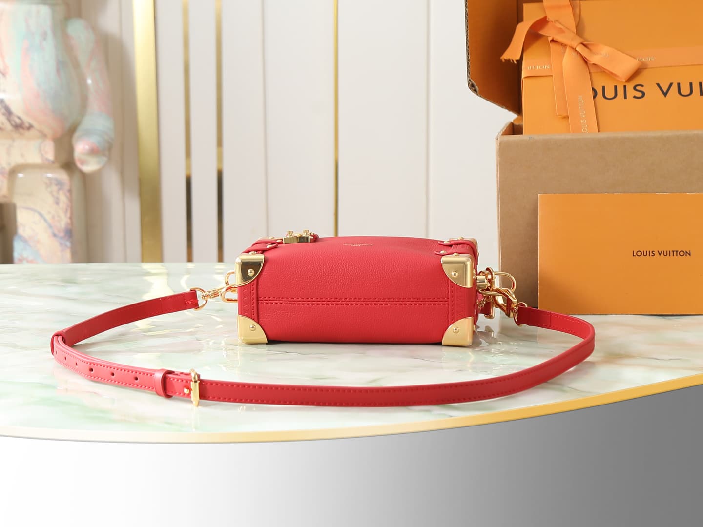 C5188 【Top-tier original items, exclusive real photos】M28333 Red, full-leather soft bag with chain detail, new season model, small-sized Side Trunk bag. M28333 Red; M27449 Light green; M27438 White. This small-sized Side Trunk bag is part of the LV Confet — image 4
