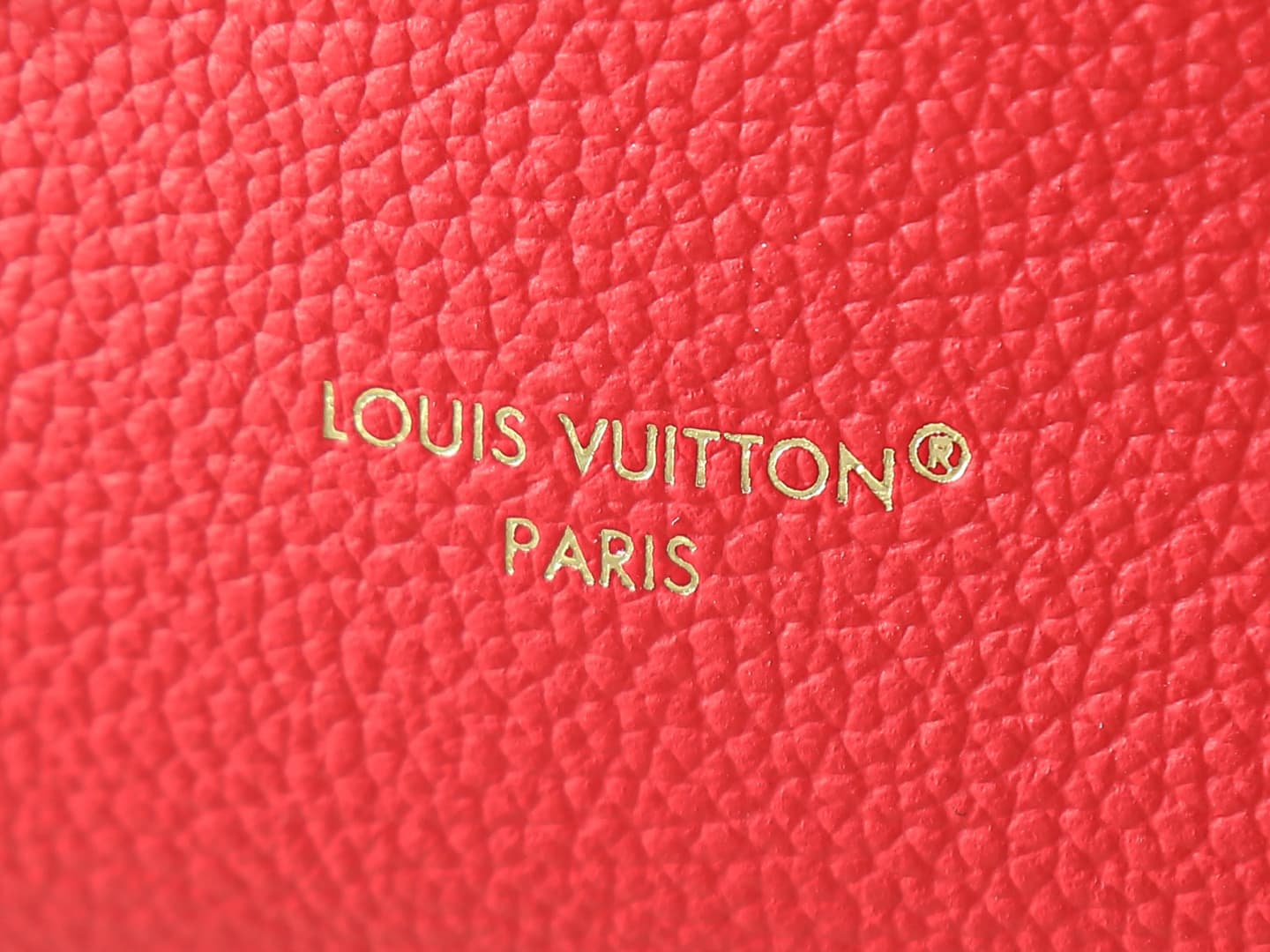C5188 【Top-tier original items, exclusive real photos】M28333 Red, full-leather soft bag with chain detail, new season model, small-sized Side Trunk bag. M28333 Red; M27449 Light green; M27438 White. This small-sized Side Trunk bag is part of the LV Confet — image 7