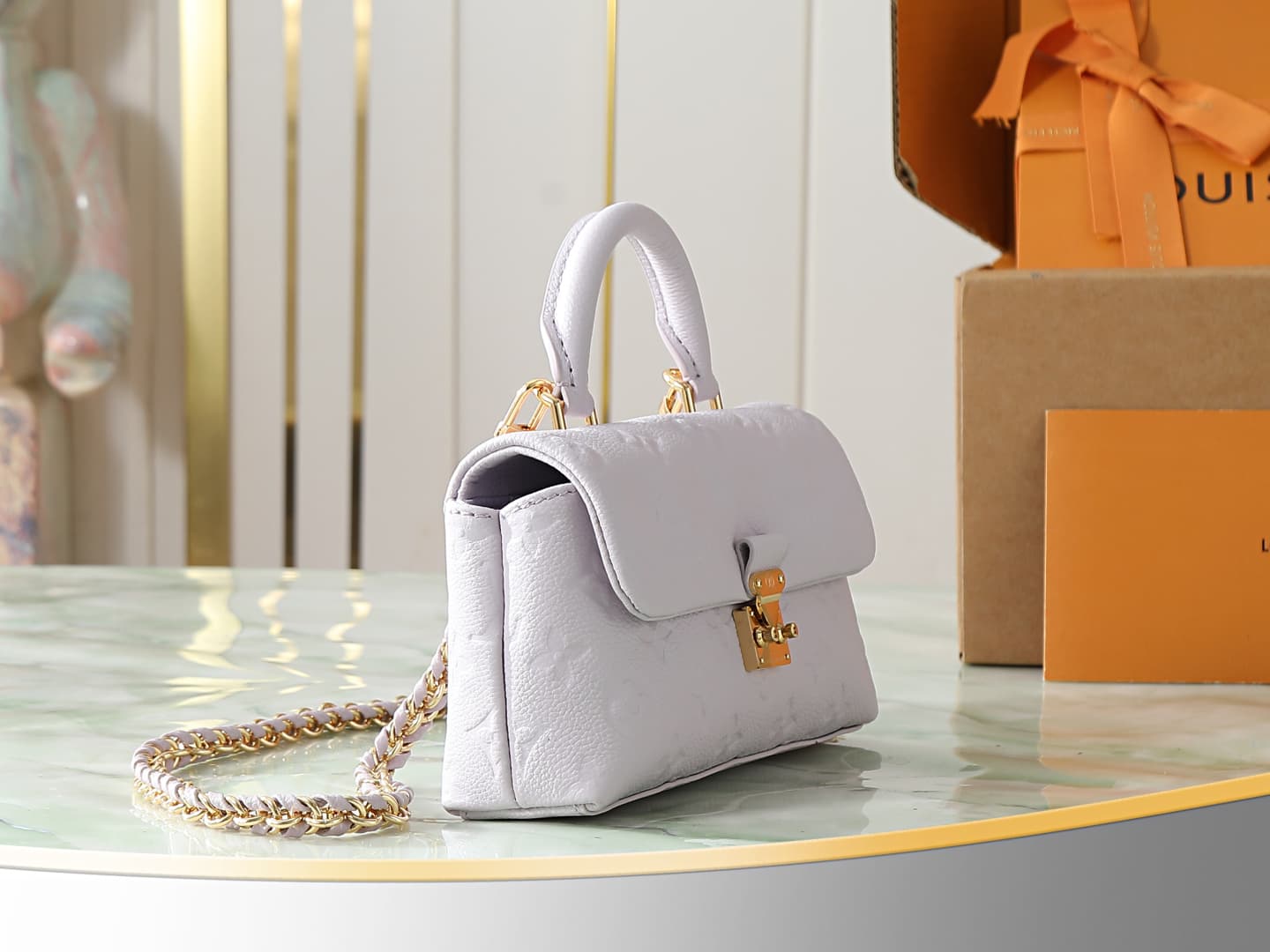 C5187 【Top-quality original items, exclusive real photos】M29380 light purple, full leather embossing, chain bag collection. New season model. NANO MADELEINE handbag. M12145 milky white. This Nano Madeleine handbag features Monogram Empreinte leather, repr — image 2