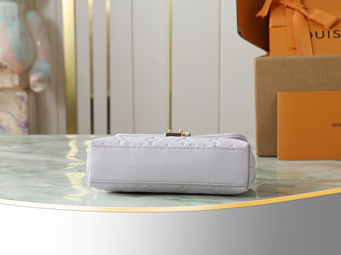 C5187 【Top-quality original items, exclusive real photos】M29380 light purple, full leather embossing, chain bag collection. New season model. NANO MADELEINE handbag. M12145 milky white. This Nano Madeleine handbag features Monogram Empreinte leather, repr — image 4