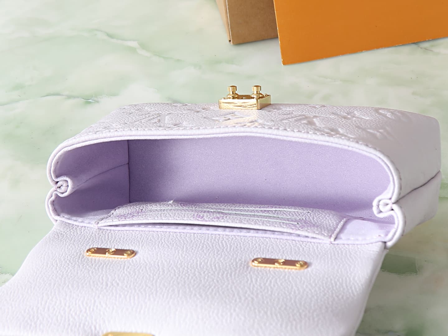 C5187 【Top-quality original items, exclusive real photos】M29380 light purple, full leather embossing, chain bag collection. New season model. NANO MADELEINE handbag. M12145 milky white. This Nano Madeleine handbag features Monogram Empreinte leather, repr — image 8