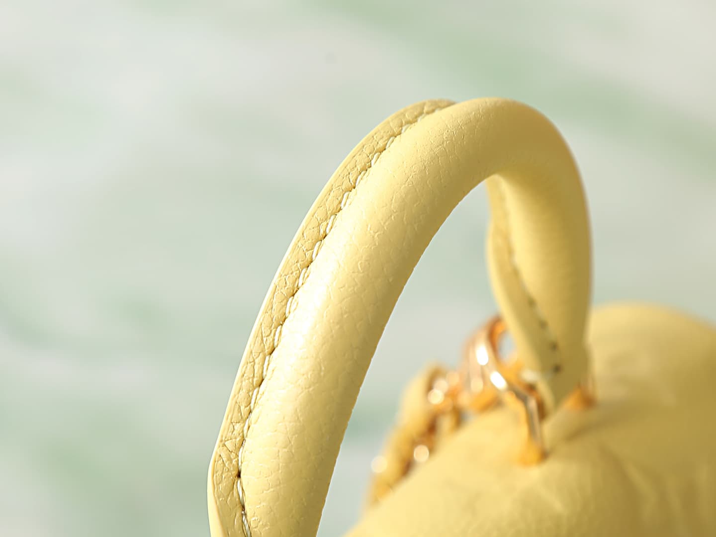 C5186 【Top-quality original items, exclusive real photos】M29378 yellow, full leather embossing, chain bag collection. New season model. NANO MADELEINE handbag. M12145 milky white. This Nano Madeleine handbag features Monogram Empreinte leather, creating a — image 5