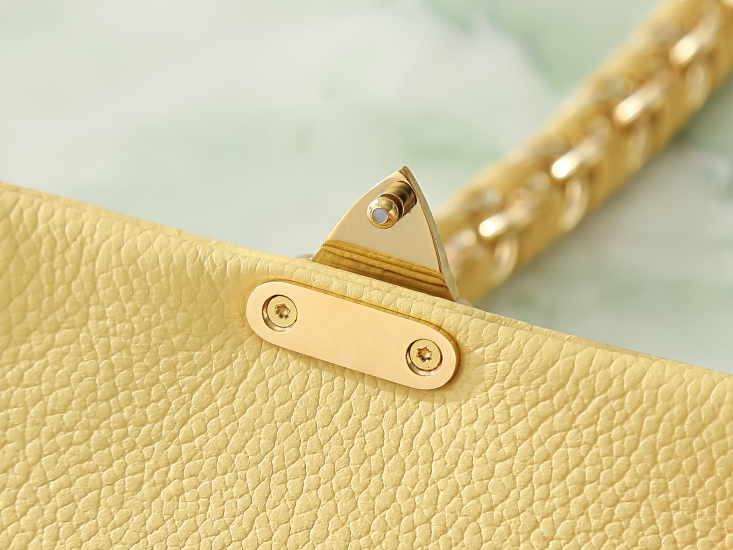 C5186 【Top-quality original items, exclusive real photos】M29378 yellow, full leather embossing, chain bag collection. New season model. NANO MADELEINE handbag. M12145 milky white. This Nano Madeleine handbag features Monogram Empreinte leather, creating a — image 7