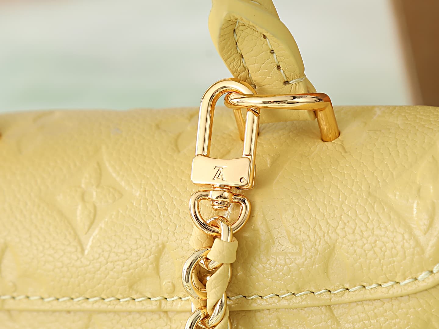 C5186 【Top-quality original items, exclusive real photos】M29378 yellow, full leather embossing, chain bag collection. New season model. NANO MADELEINE handbag. M12145 milky white. This Nano Madeleine handbag features Monogram Empreinte leather, creating a — image 6