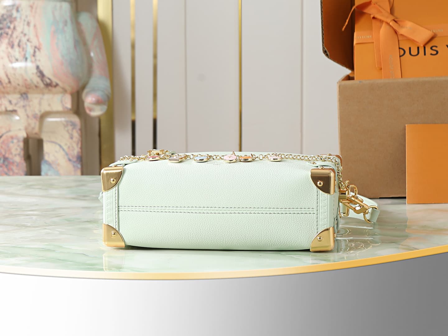 C5185 【Top-tier original items, exclusive real photos】M27449 light green, full leather soft box chain bag, new season model, medium-sized Side Trunk bag. M28333 red, M27449 light green, M27438 beige. This medium-sized Side Trunk bag belongs to the LV Conf — image 4