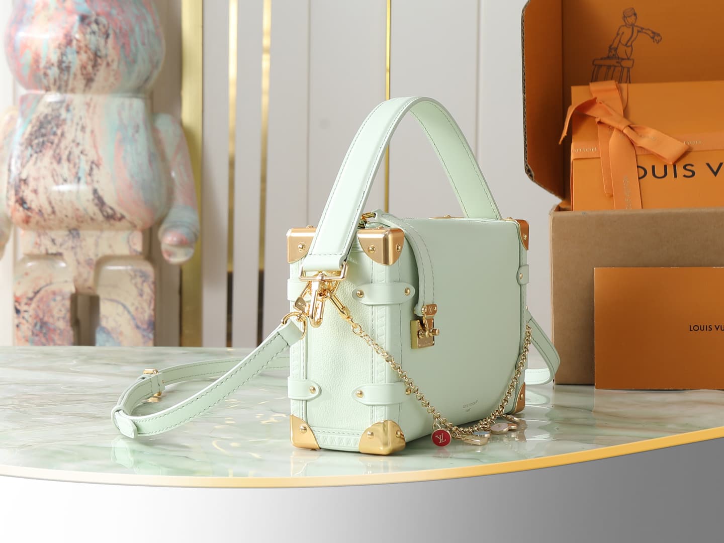 C5185 【Top-tier original items, exclusive real photos】M27449 light green, full leather soft box chain bag, new season model, medium-sized Side Trunk bag. M28333 red, M27449 light green, M27438 beige. This medium-sized Side Trunk bag belongs to the LV Conf — image 2