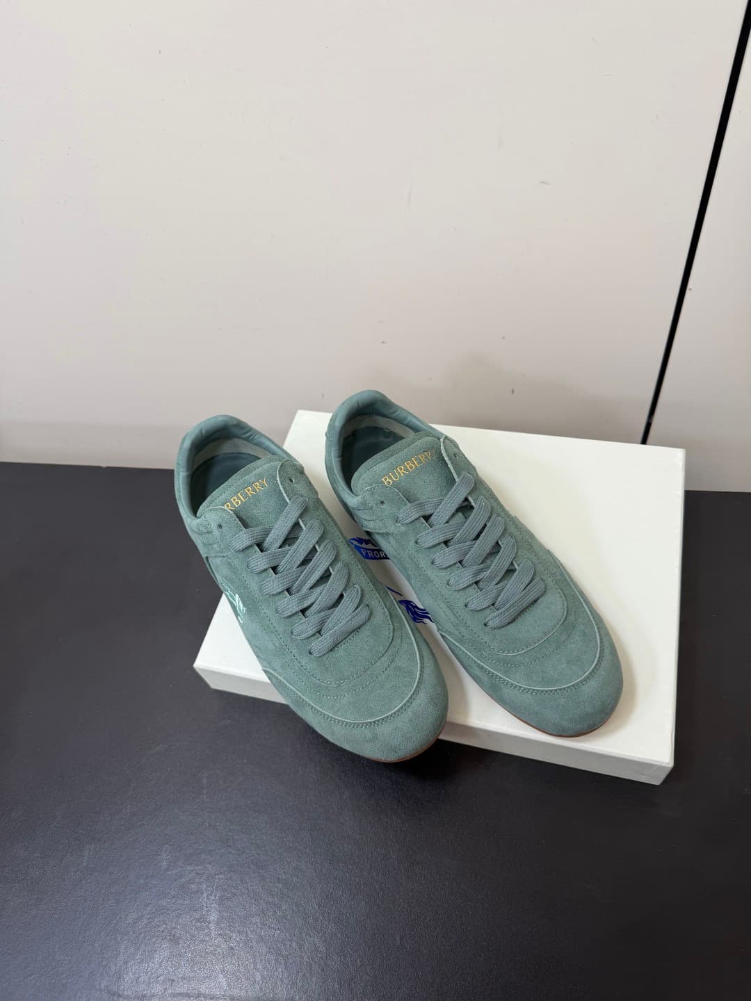 D3182 💰 Men's model 💰 Burberry Knight Runner series – Couple's edition, casual/athletic shoes, loafers — image 2