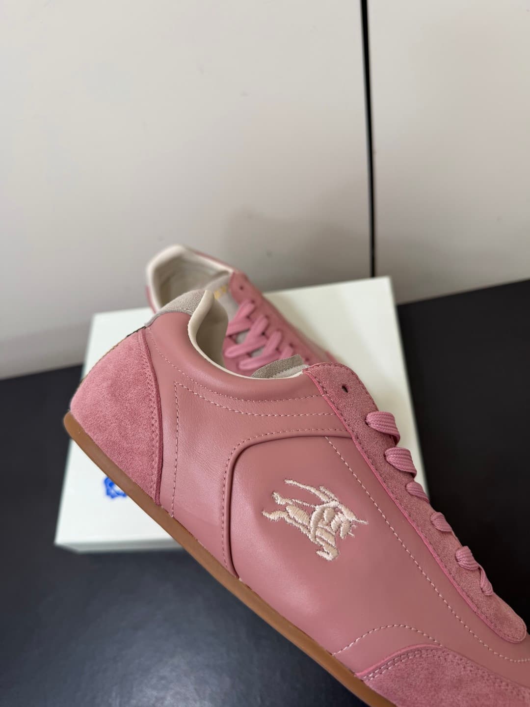 D3181 💰 Men's version 💰 Burberry Knight Runner series – Couple's edition, casual/athletic shoes, Dutch style shoes — image 8