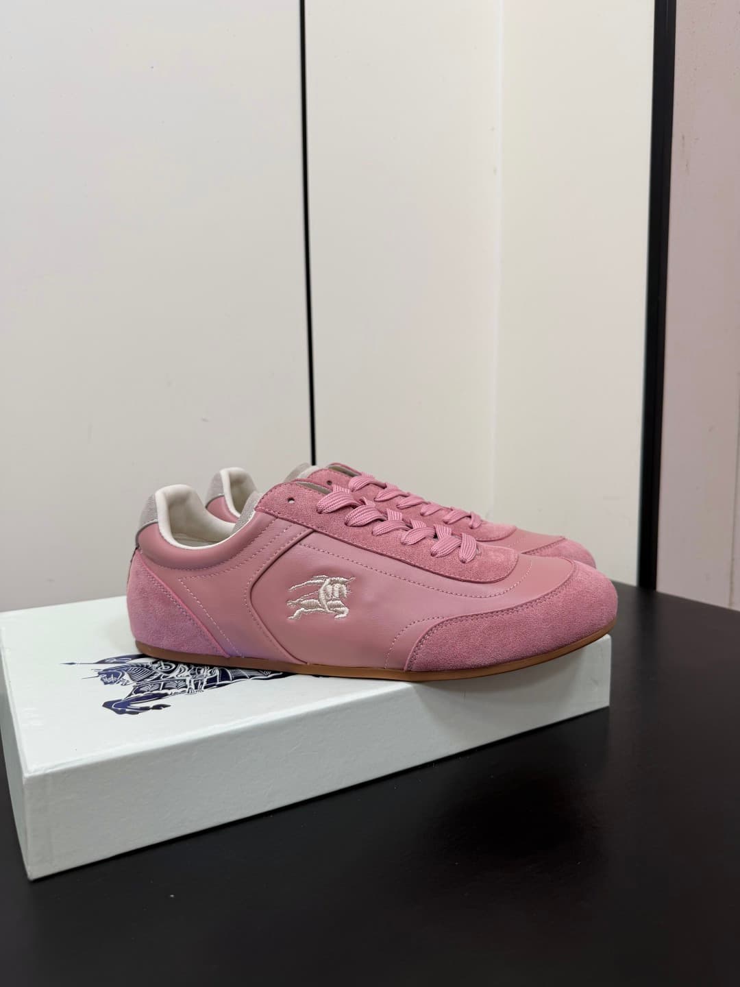 D3181 💰 Men's version 💰 Burberry Knight Runner series – Couple's edition, casual/athletic shoes, Dutch style shoes — image 4